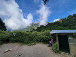接近4:00pm，安全返抵黑水塘山屋，體力已消耗七七八八，但又要準備爬升400米回到小奇萊