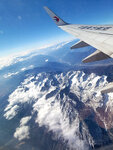 近距離飛越玉龍雪山，全機乘客都異常興奮