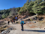 到達登山口，山東小鮮肉率先上馬
