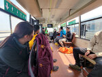 來到 1:00pm，飛機終於到了，坐接駁車到停機坪