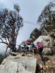 再爬升200米，10:15am 來到山屋小休