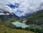 Manaslu Glacier 下的 Birendra Tal