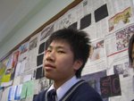 岩啦,黎,望鏡頭笑下啦