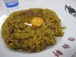 自由軒的招牌咖哩飯, 撈蛋後加點醬油, 入口後辣味慢慢滲出來