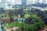 酒店窗外是雙子塔旁的公園