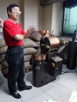 示範烘焙咖啡豆