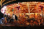 在Leicester Square有冬日嘉年華, 當然少不了旋轉馬木