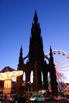遊樂場中的Scott Monument