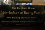 由於未成名的羅琳在這咖啡店寫Harry Porter, The Elephant House於是以此作招徠