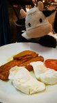 第二個早上, 試另一款蘇格蘭早餐--Scottish Kippers. Filleted smoked fish served with poached egg and grilled tomato. 那魚味道很鹹.