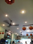 越南大部份食店沒有冷氣，只有風扇