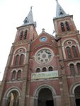 聖母教堂於1877年建成, 仿巴黎聖母院而建