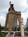 Ben Thanh Market對開大迴旋處的銅像