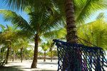 26. 睡在吊床上看Bohol Beach Club