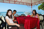 2. Alona Kew White Beach - 沙灘上的餐廳
