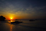 28. Alona Kew White Beach的日出