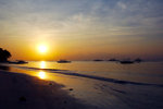 35. Alona Kew White Beach的日出