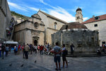 If you enter the old city by the Pile Gate, the Great Onofrio fountain is the first sight you will see. It is a sixteen-sided container with a cupola, and was one of the ending points of the aqueduct system.
