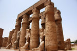 More standing statues and columns