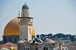 It is hard to miss the golden dome on the horizon, however finding the entrance (for non-muslim) was not easy