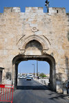 Dung Gate, the smallest of the 7 (still opened) gates of the Old City. You could find the taxi station outside