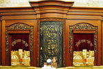 Torah Ark inside Wilson's Arch. Yes, that man was praying