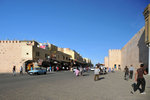This is my starting point: the street in front of Bab el-Mansour, where my taxi dropped me off