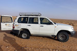 After watching the sunrise we left Ksar Ghilane for Chenini. Not long after the tyre went flat for the other jeep