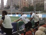 第2場前--拉筋中...