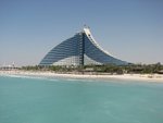 Jumeirah beach 粉藍色的海水, 好迷人.