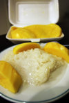 小販問我 big or small, 唔理咁多, 一於要個 Big mango. 才100 baht. IMG_1843