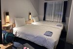 之前報了2am來到, 入境慢留了訊息在 booking.com, 2:45到酒店, 已翻新了 東橫inn羽田2  IMG_9816