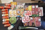 在不遠的肉のハナマサPLUS 大国町店, 有好多選擇, ¥13,500另加 Samuel 買¥3500 IMG_3268