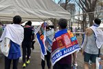 冇指示怎去攞回包包, 大家都只係跟 IMG_3235