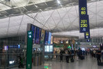 HK airline Gate 211, 那邊方便過其他 Gate