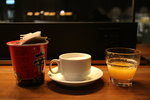 用了日本時間 , 是5:30am, 要6am才有熱食, 有杯麵也好,  入面好多人坐 last bus在睡覺 IMG_2732