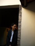 躲於衣櫃裡 躲於失落裡~~
