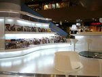 店內書店"書得起"，專售各類設計、攝影、建築和藝術書籍刊物