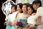 未有咁多人到場,快啲同新娘影番張相先