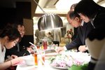 賓各陸續到場