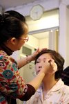 HELEN開始為新娘化妝啦...