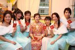 新娘派利是俾啲姊妹先啦梗係...