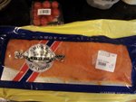 哥哥送來原條挪威 smoked salmon. Great !!!