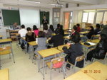 梁勝棋校長(謙71)(站立者)借出學校開壇