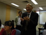 第六講(2011年11月20日)座無虛席。聽課的校友從中英美前來
