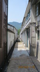 荔枝窩村是典型的客家村，共有三條直巷九條橫巷，傳統村屋多以青磚和泥磚建成