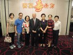 左起 : 剛(1979)張挹凡伉儷、梁佩英、方公、師母、彭秀容、譚碧儀