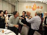 李白千杯饒醉意，陶潛百盞未顛狂
