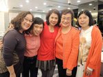 方師母常被青中女生包圍，要求公開駐顏方法