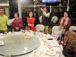 左起 : 胡松添(謙)簫寶珠(銳74)梁勝棋(謙71)嫂，胡樹堂(謙71)馮英兒(銳74)